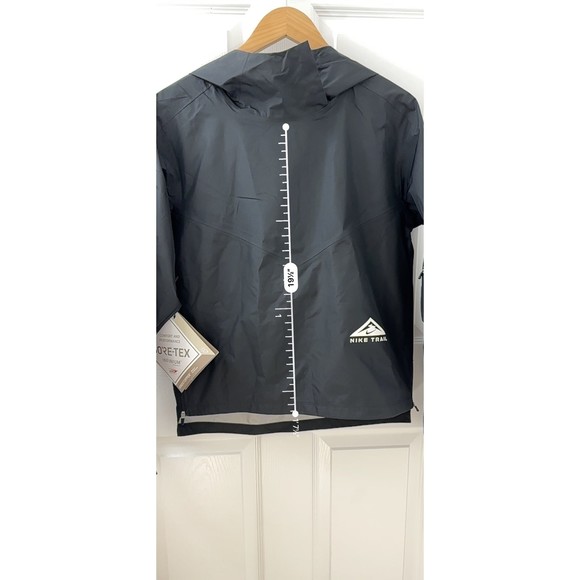 NWT Nike GORE-TEX Trail Jacket Women Waterproof Running Jacket Black DM7565-010 - Picture 12 of 12